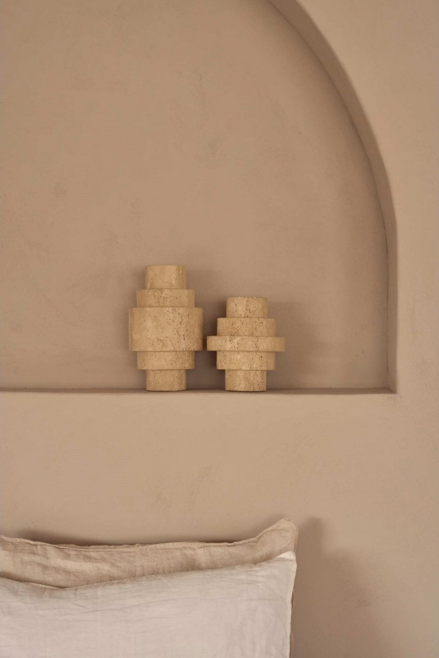 Agano Vaas travertine L