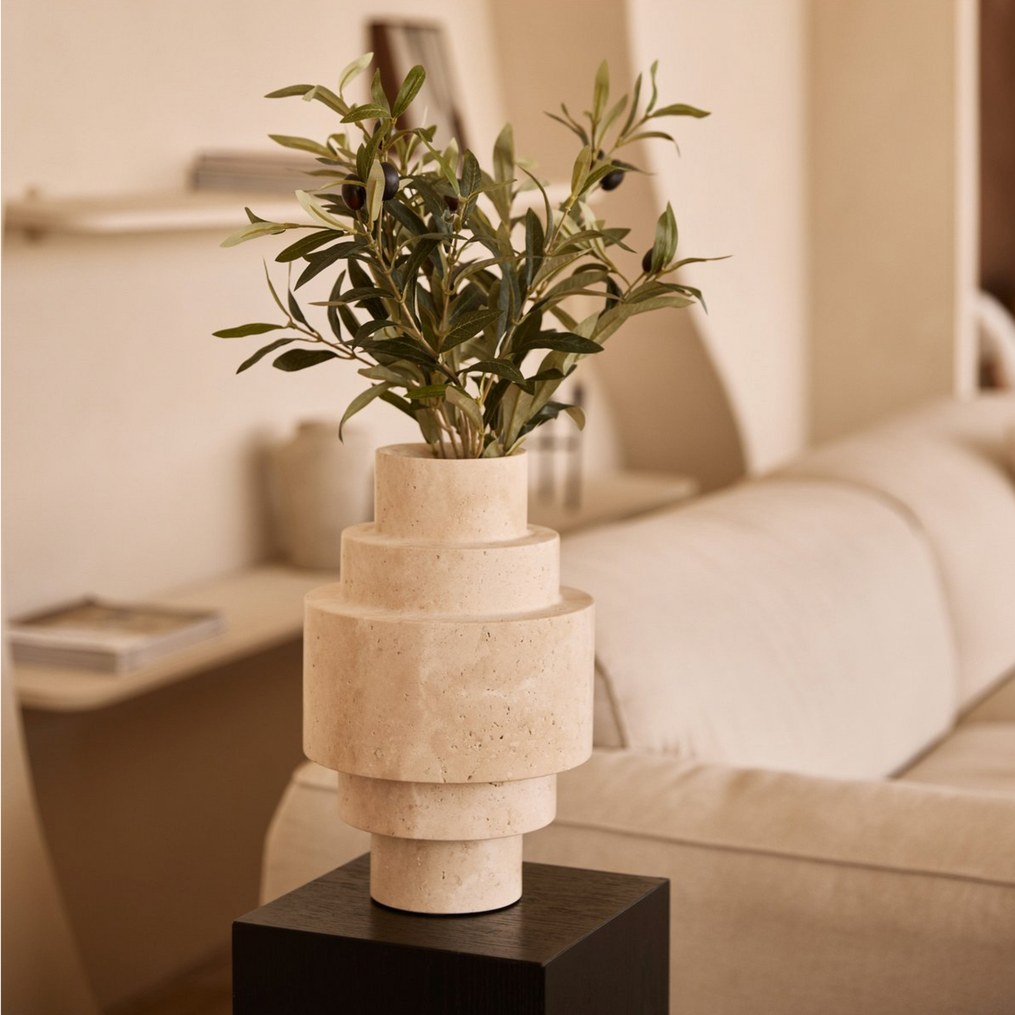 Agano Vaas travertine L