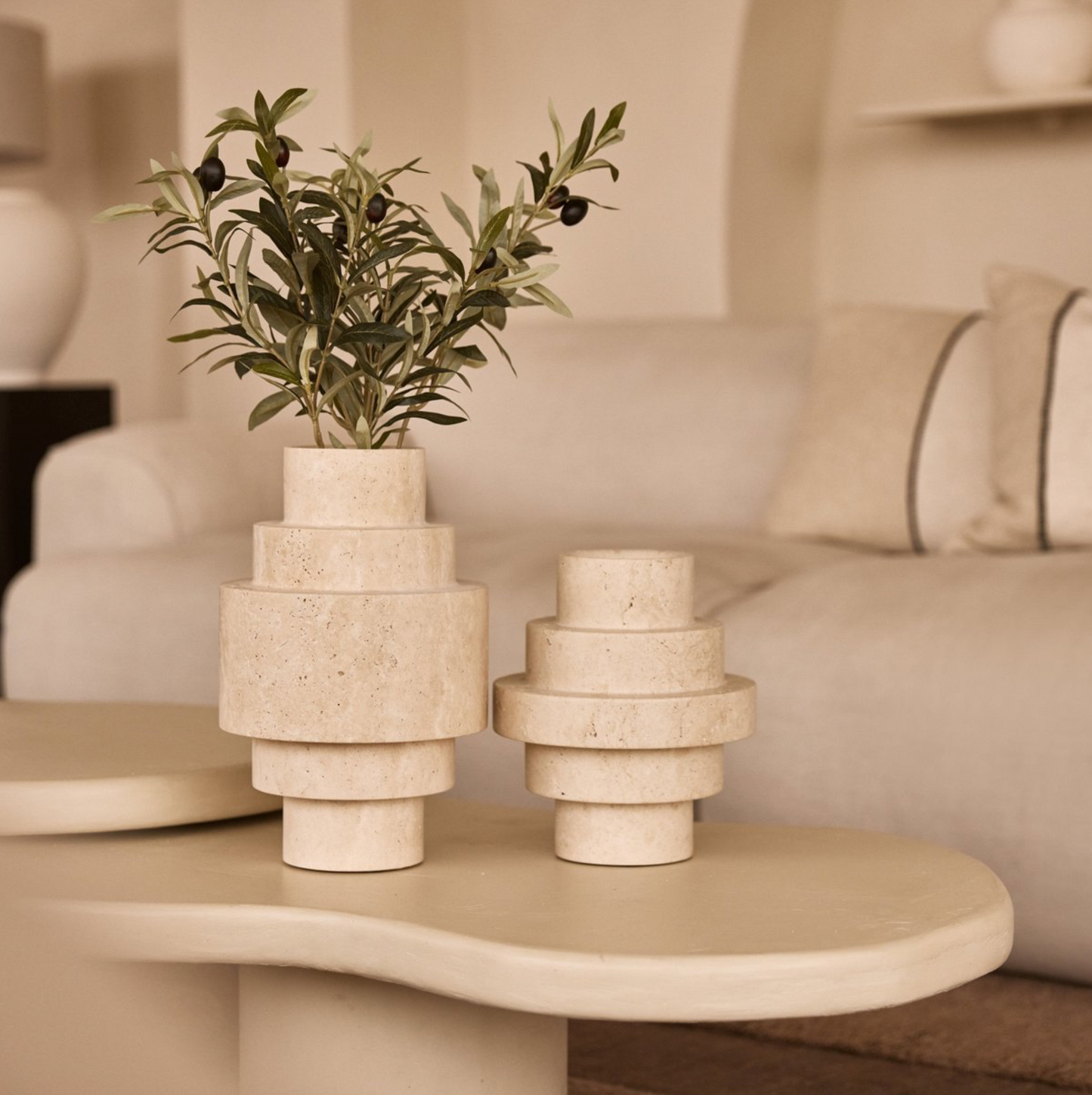 Agano Vaas travertine M