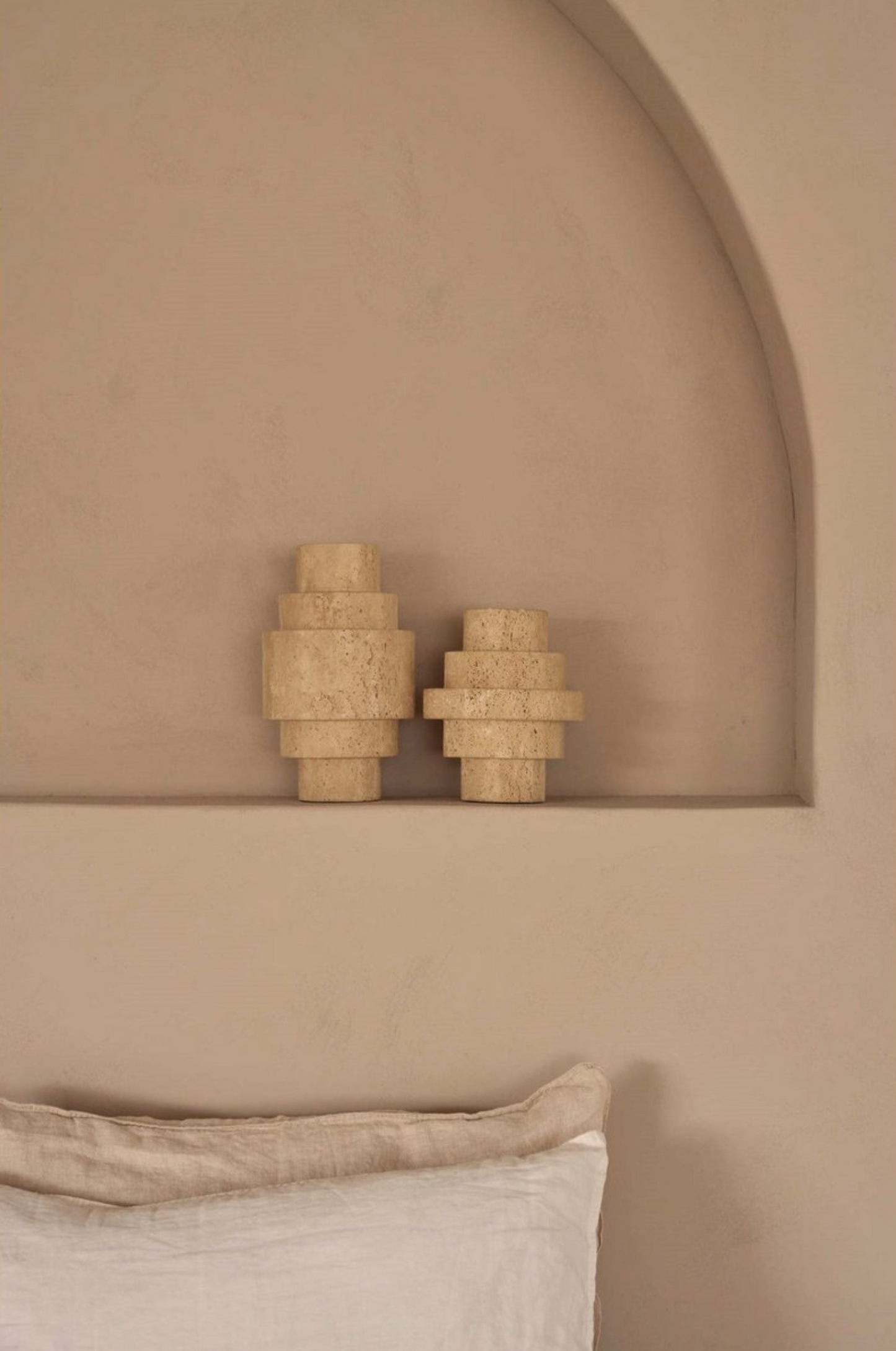 Agano Vaas travertine M
