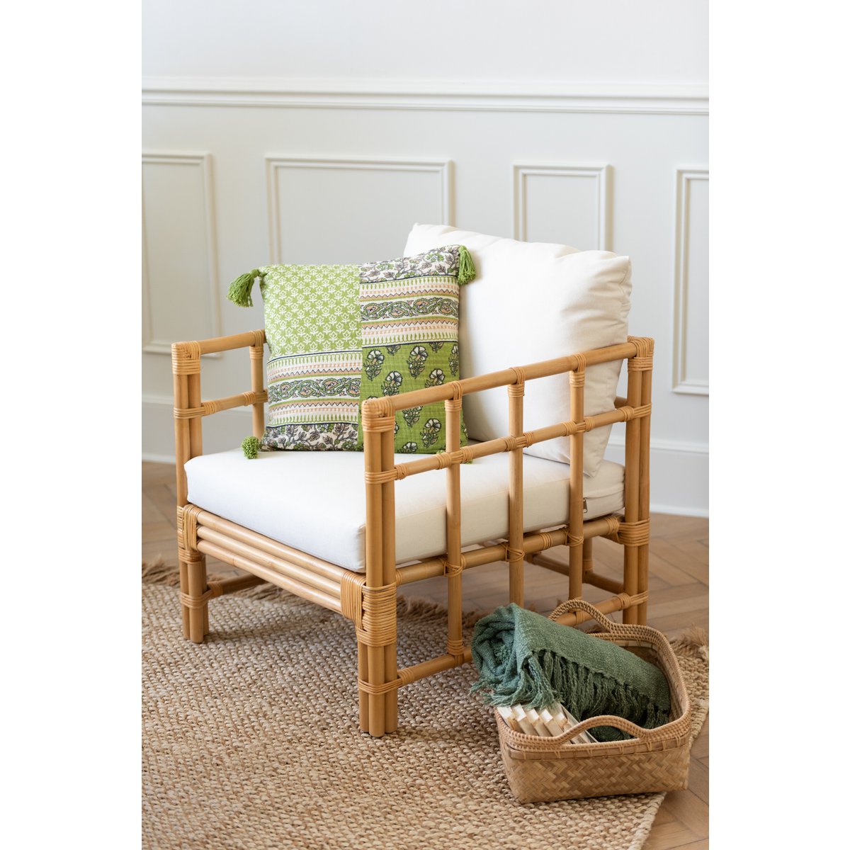 J-Line armstoel Elise + Kussen - rotan/textiel - naturel/wit